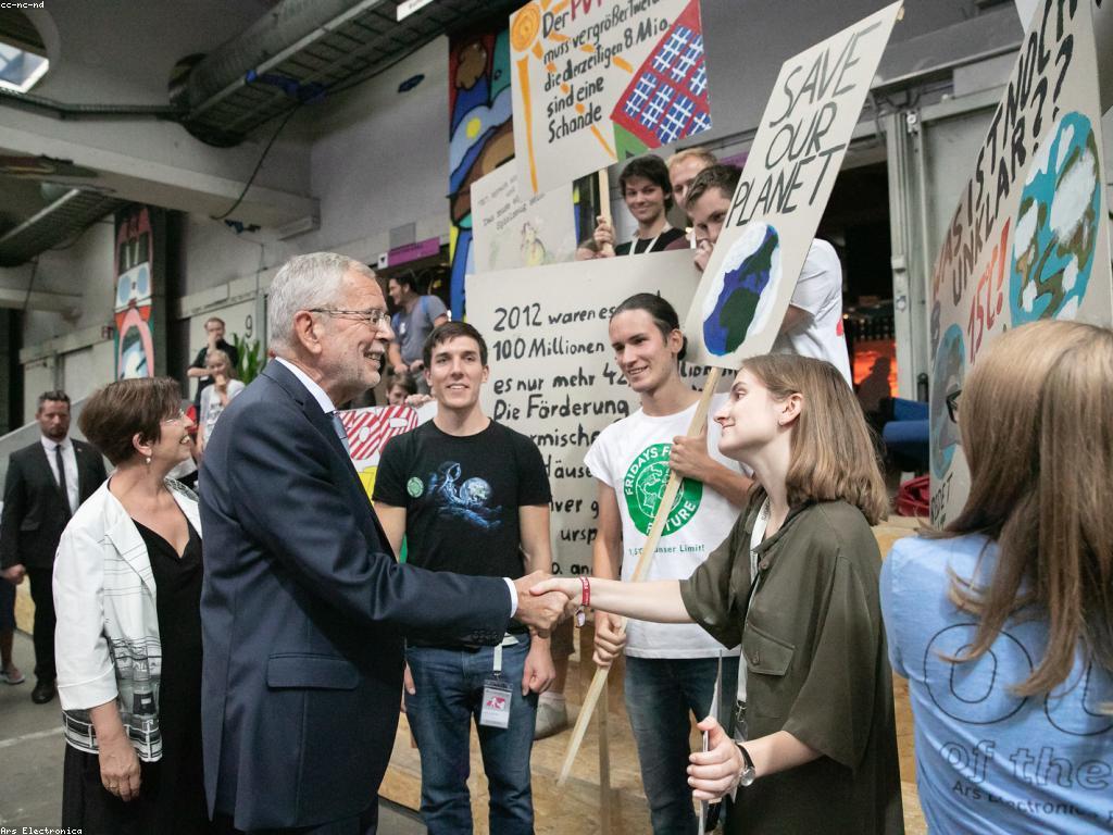 ដំណឹងនិងព្រឹត្តិការ: សង្គមខ្មែរ និងការកំណត់បច្ចុប្បន្ន